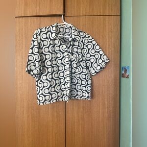 Zara Women's Geo Print Boxy Button Down Top in White/Black Size: XL